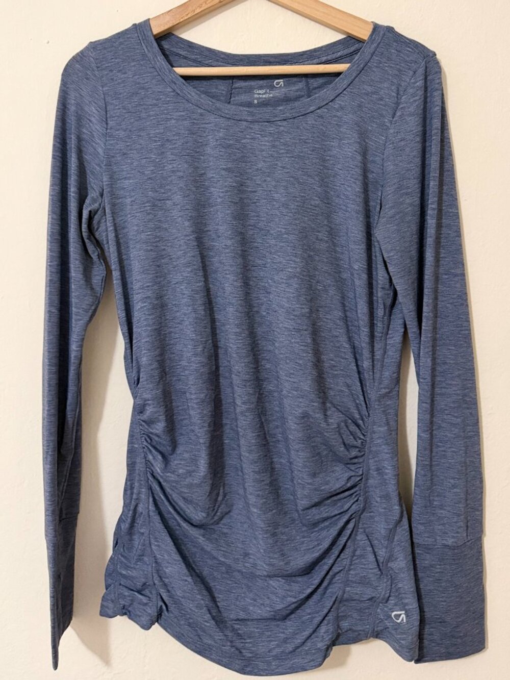 🏋️‍♀️ GapFit Breathe Long Sleeve Top — Ruched Side Detail 💙